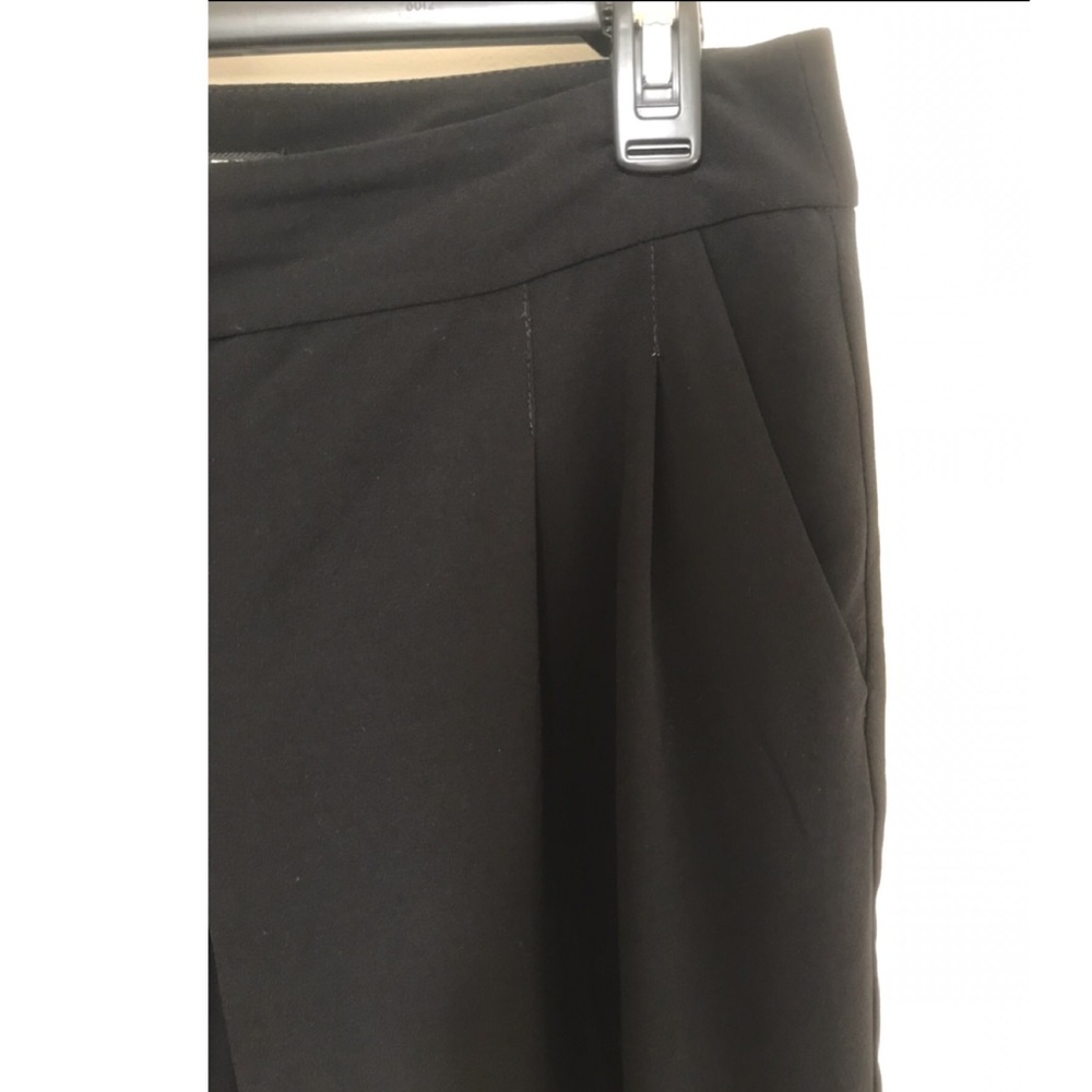 Express Pleated Capris